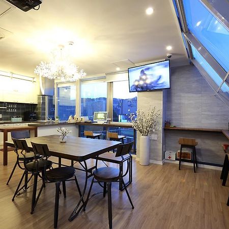 First Guesthouse Busan Esterno foto
