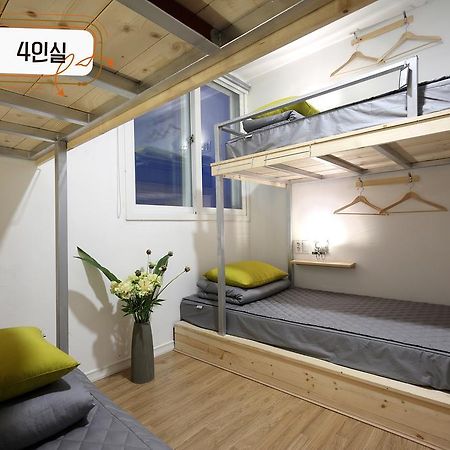 First Guesthouse Busan Esterno foto