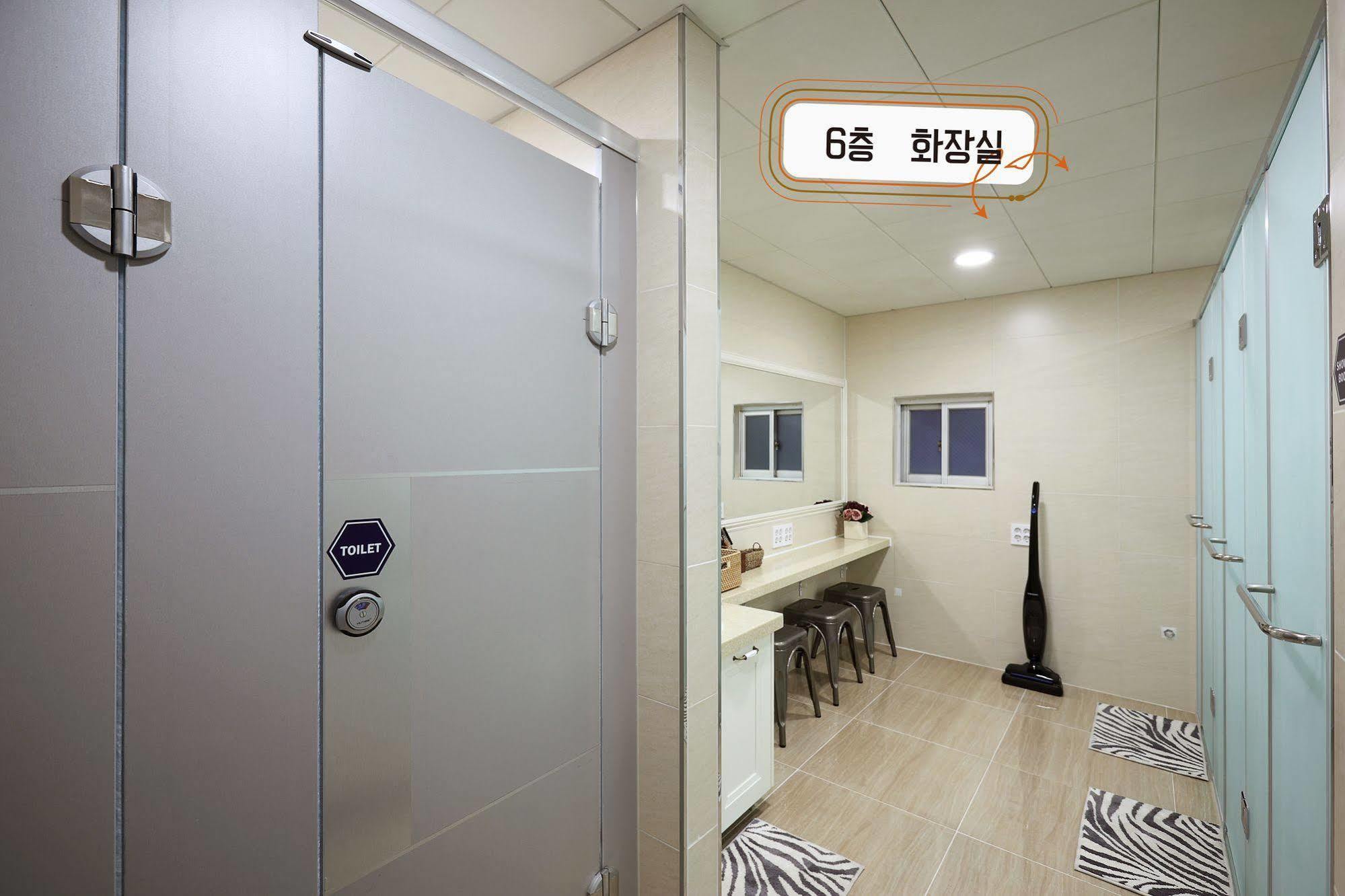 First Guesthouse Busan Esterno foto