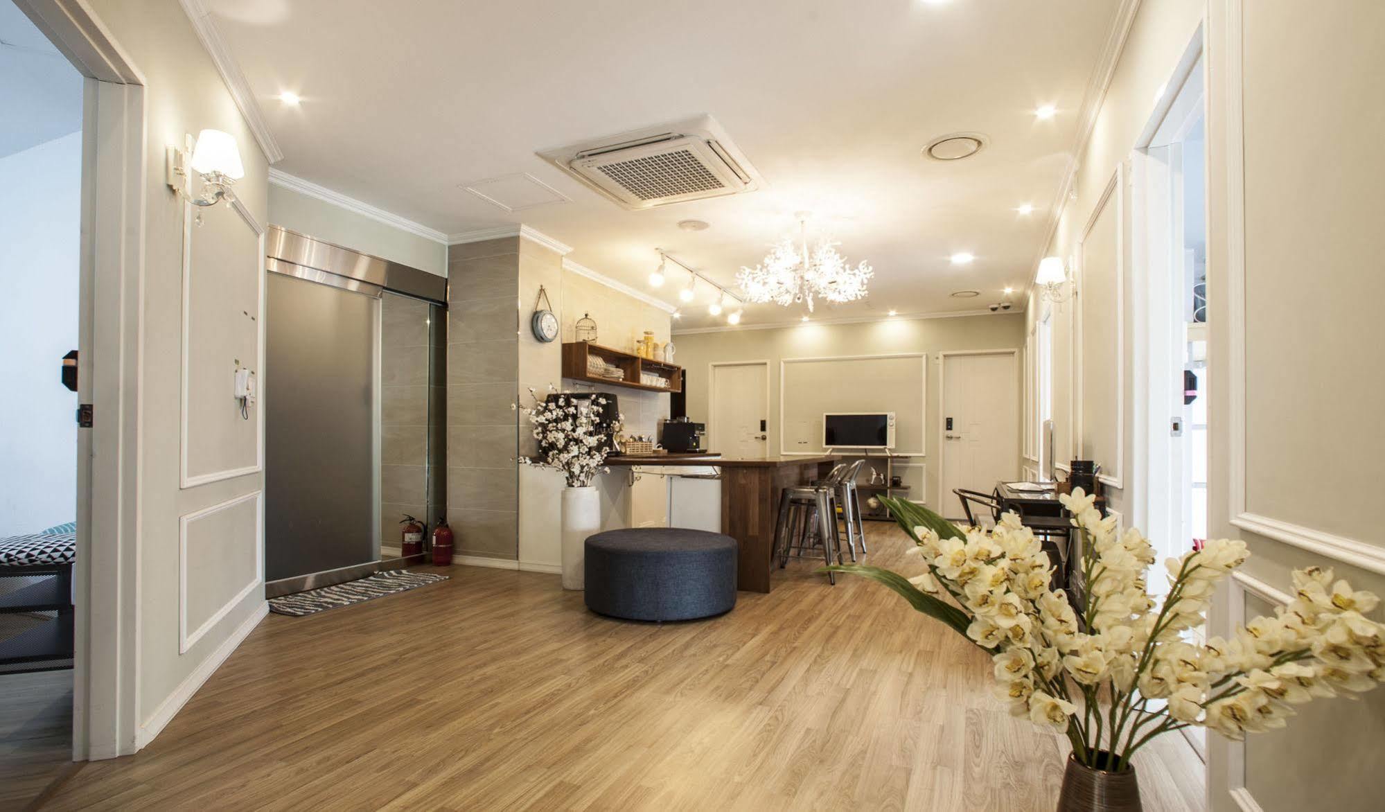 First Guesthouse Busan Esterno foto